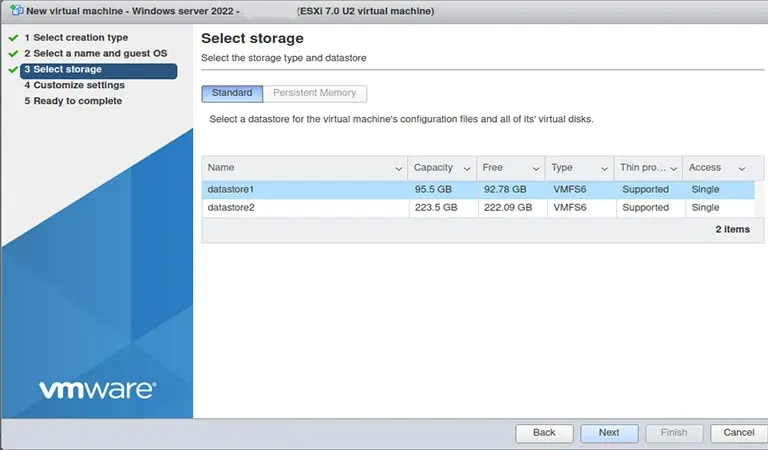 انتخاب Datastore مربوط به ذخیره فایل تنظیمات ماشین مجازی و دیسک‌های مجازی